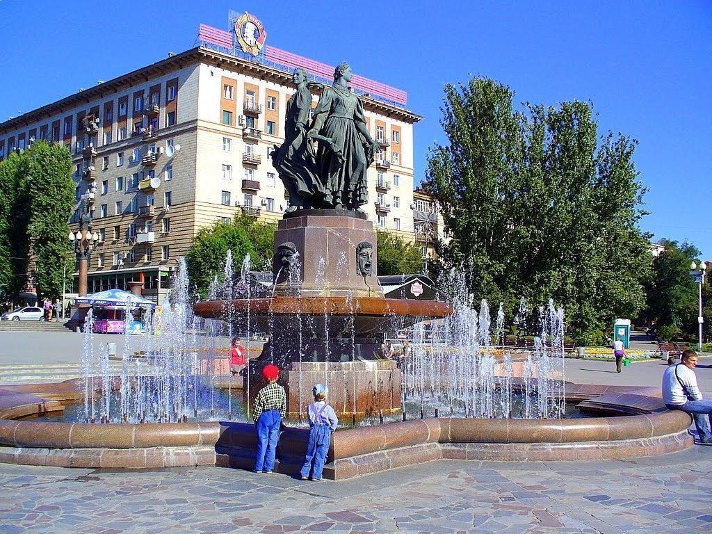 Далеко далече между синих речек - фото