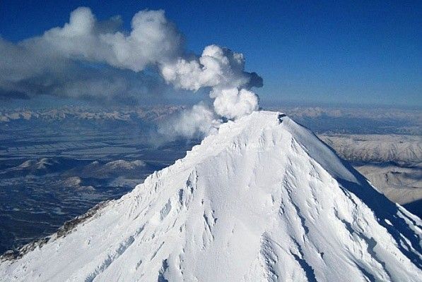 Вулканы севера и юга Камчатки - фото