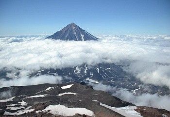Вулканы севера и юга Камчатки - фото