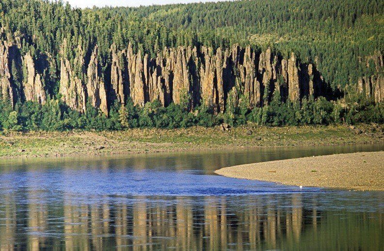 По реке Подкаменная Тунгуска, по восточной границе р.Чамба на лодке,  далее пешком по тропе Кулика до места  падения метеорита - фото